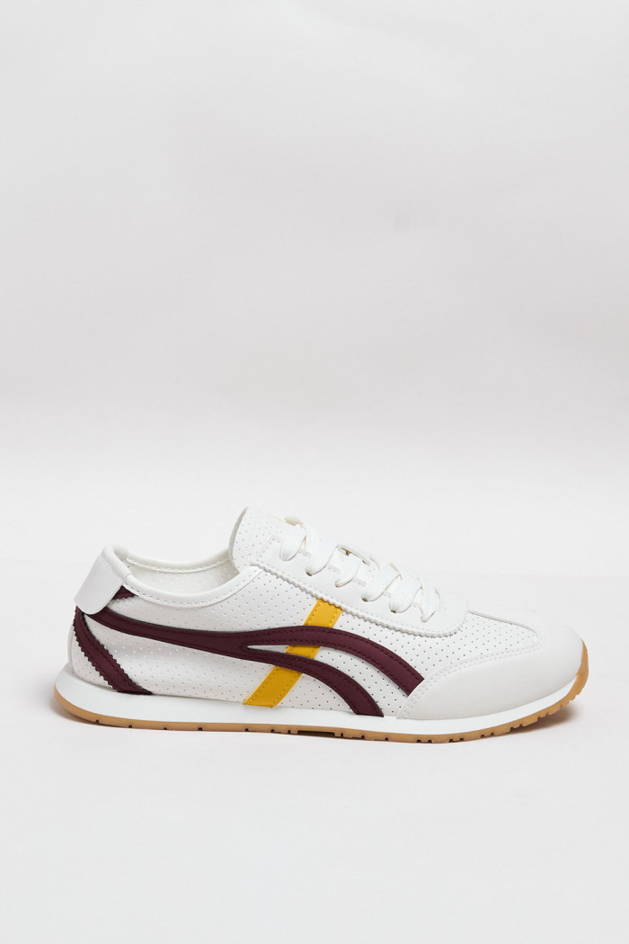 Tenis unicolores casuales con texturas perforadas y diseños
