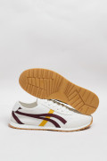 Tenis unicolores casuales con texturas perforadas y diseños
