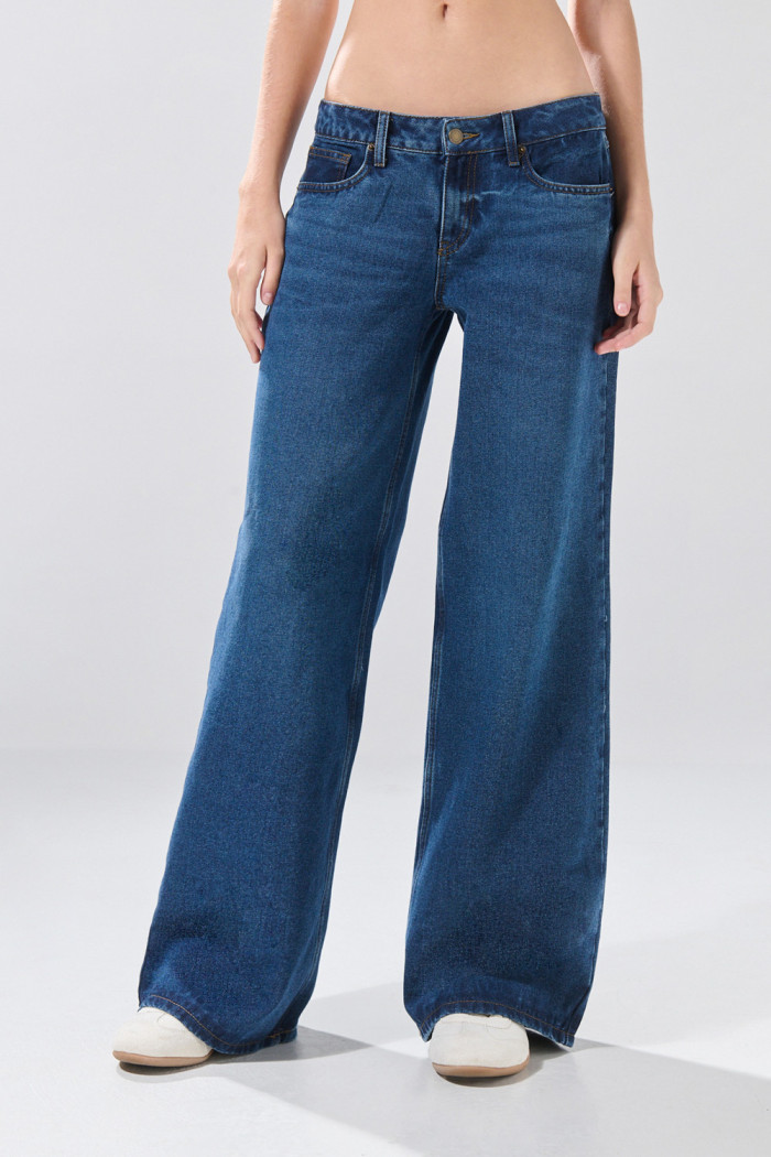 Jean infaltables azul oscuro open leg con bota ancha
