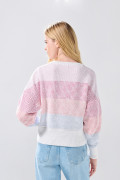 Suéter cuello redondo crema con franjas coloridas
