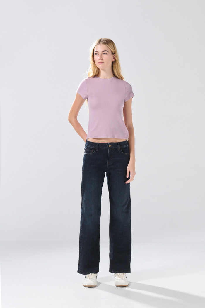 Camiseta unicolor en rib infaltables con cuello redondo
