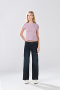 Camiseta unicolor en rib infaltables con cuello redondo
