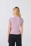 Camiseta unicolor en rib infaltables con cuello redondo
