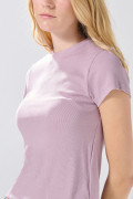 Camiseta unicolor en rib infaltables con cuello redondo
