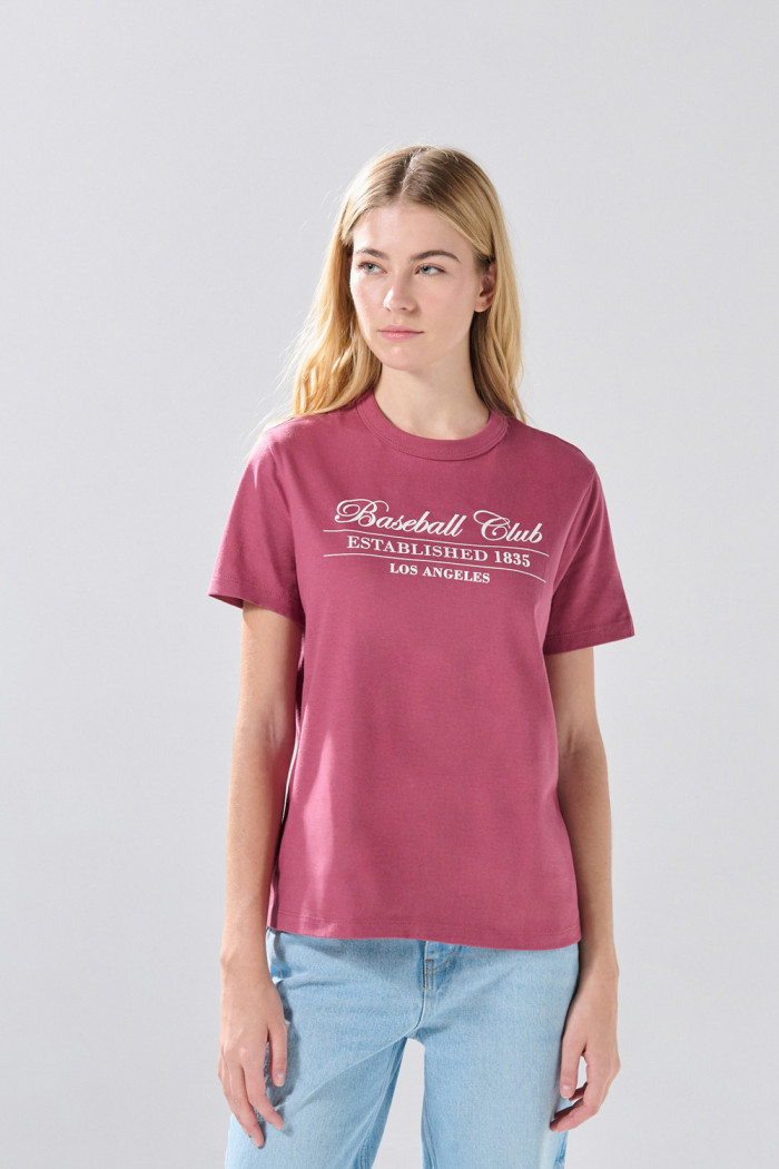 Camiseta rosada cuello redondo en algodón con arte college
