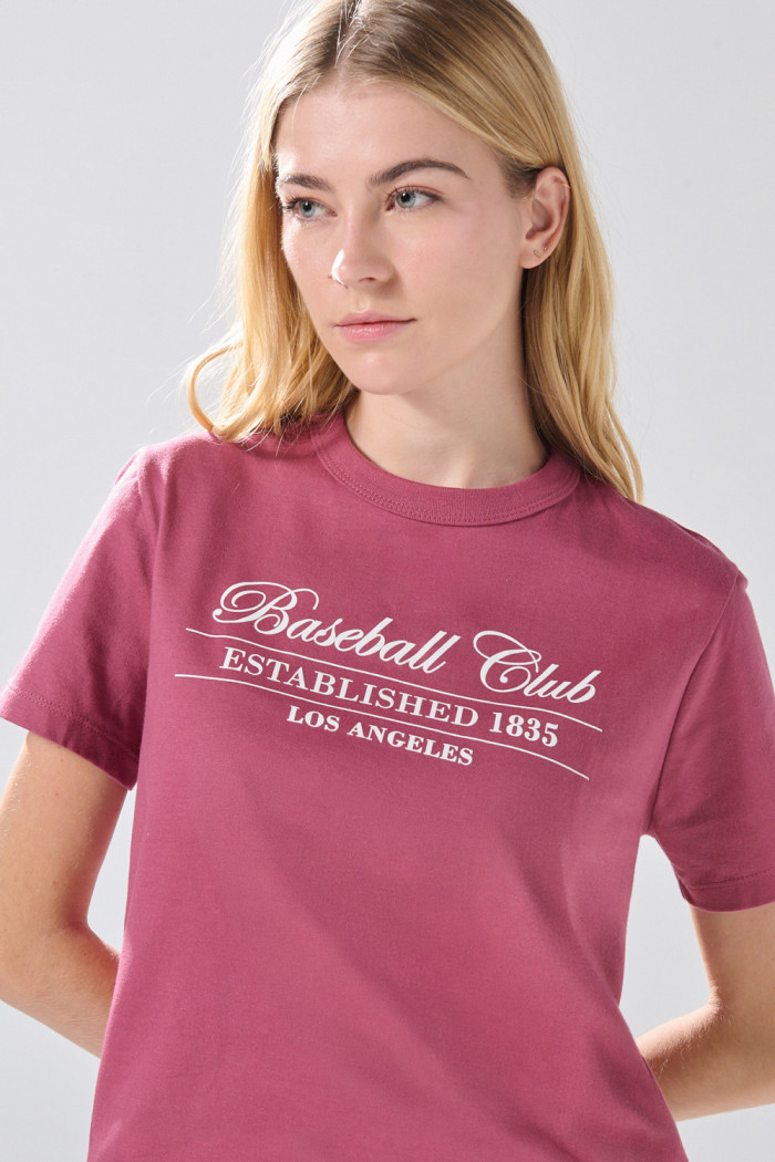 Camiseta rosada cuello redondo en algodón con arte college
