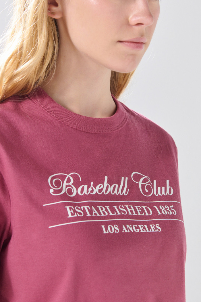 Camiseta rosada cuello redondo en algodón con arte college
