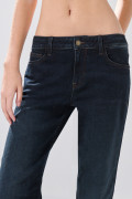 Jean infaltables straight leg azul intenso con bota recta
