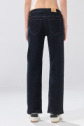 Jean infaltables straight leg azul intenso con bota recta
