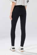 Jean negro súper skinny infaltables con tiro súper alto
