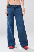 Jean open leg azul infaltables con tiro bajo y bota ancha
