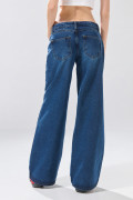 Jean open leg azul infaltables con tiro bajo y bota ancha
