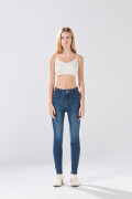 Jean azul oscuro súper skinny infaltables con costuras
