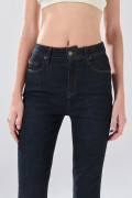 Jean súper skinny infaltables azul intenso con 5 bolsillos

