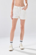 Short crema claro de jean infaltables con tiro alto
