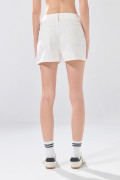 Short crema claro de jean infaltables con tiro alto
