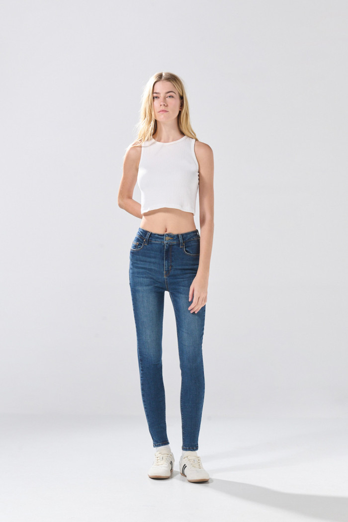 Jean azul oscuro súper skinny infaltables con tiro súper alto