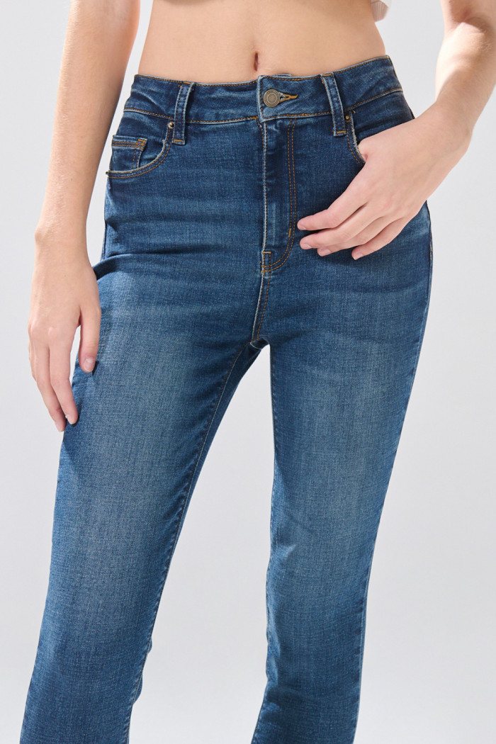 Jean azul oscuro súper skinny infaltables con tiro súper alto