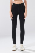 Jean infaltables súper skinny negro con 5 bolsillos
