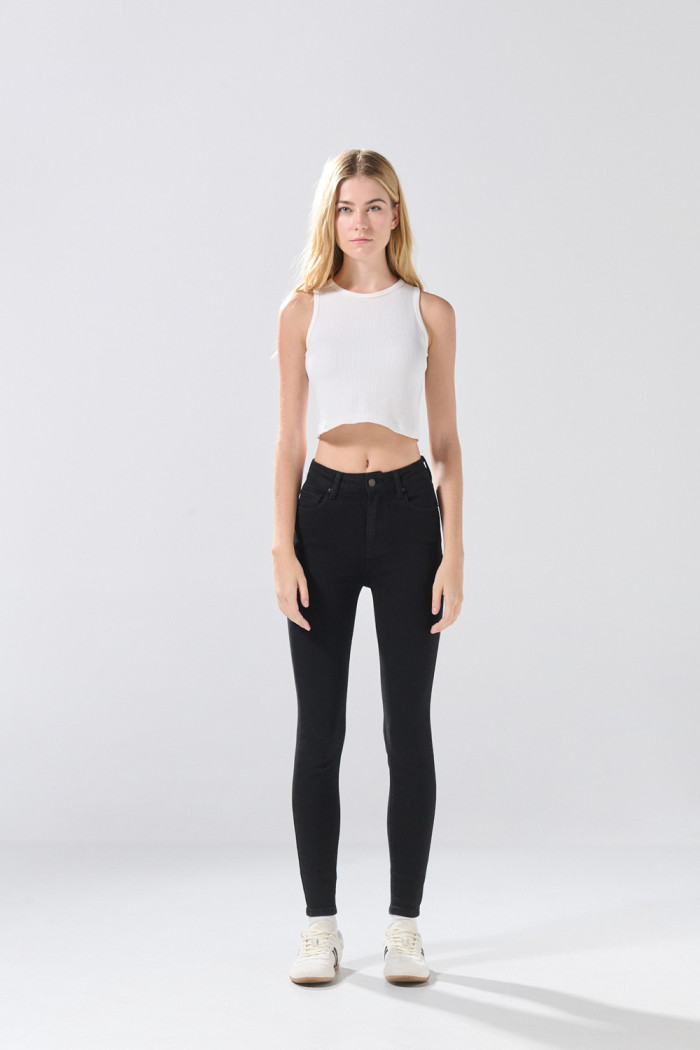 Jean infaltables súper skinny negro con 5 bolsillos
