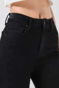 Jean infaltables súper skinny negro con 5 bolsillos
