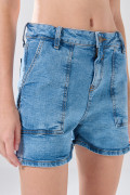 Short de jean azul medio con 5 bolsillos y tiro alto
