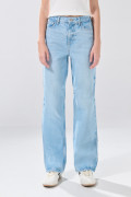 Jean 90´S azul claro infaltables tiro alto con bota recta
