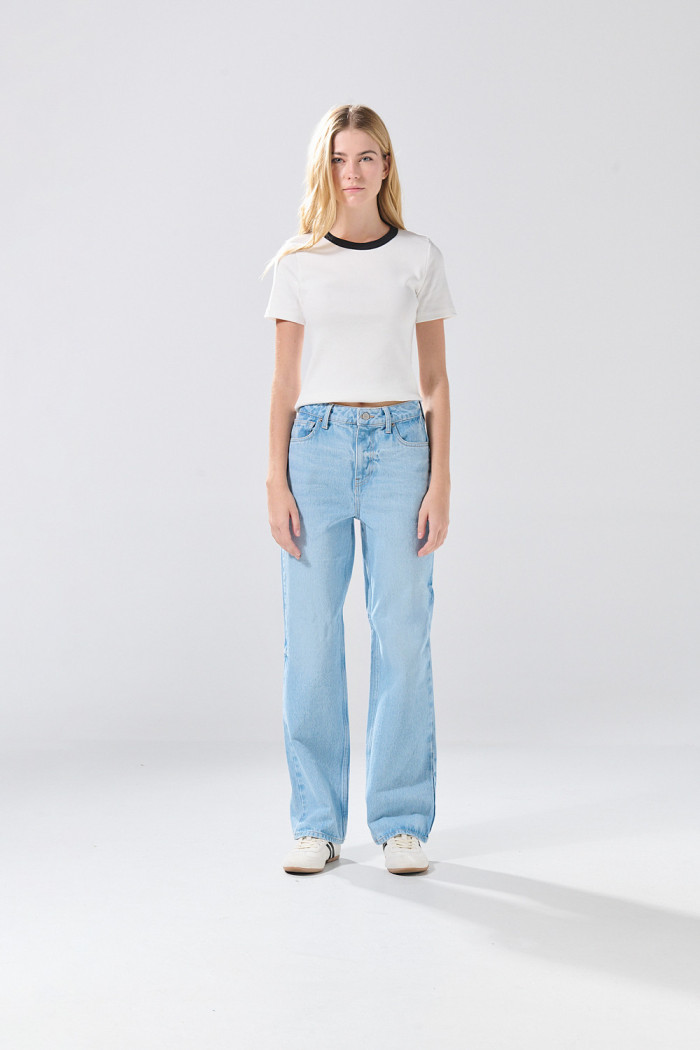 Jean 90´S azul claro infaltables tiro alto con bota recta
