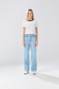 Jean 90´S azul claro infaltables tiro alto con bota recta
