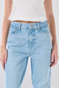 Jean 90´S azul claro infaltables tiro alto con bota recta
