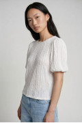 Blusa crema clara de Poetry con cuello ovalado y texturas
