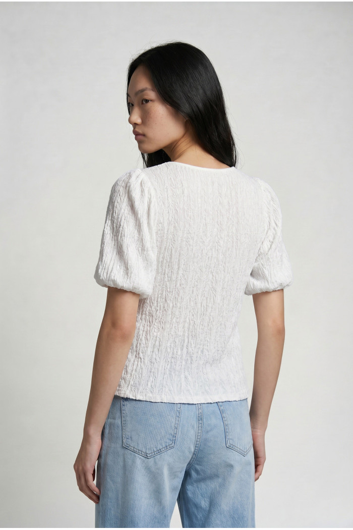 Blusa crema clara de Poetry con cuello ovalado y texturas
