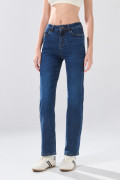 Jean infaltables straight leg azul oscuro con bota recta
