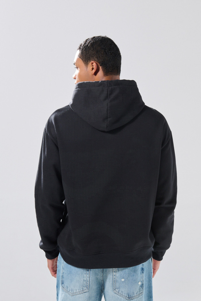 Buzo oversize negro con capota y diseños de Baum Festival
