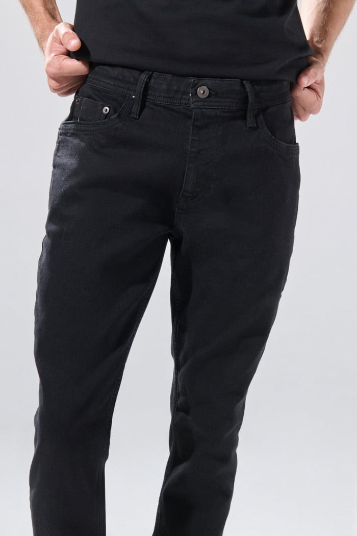 Jean skinny negro infaltables con 5 bolsillos y cremallera