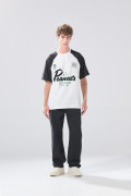 Camiseta crema clara de Snoopy con manga ranglan corta
