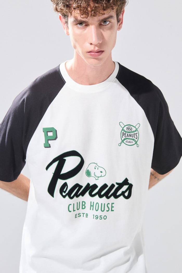 Camiseta crema clara de Snoopy con manga ranglan corta
