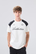 Camiseta crema college manga corta con hombros en contraste
