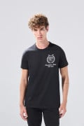 Camiseta en algodón negra con manga corta y texto college
