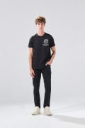 Camiseta en algodón negra con manga corta y texto college
