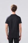 Camiseta en algodón negra con manga corta y texto college
