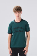 Camiseta cuello redondo en algodón verde con diseño college
