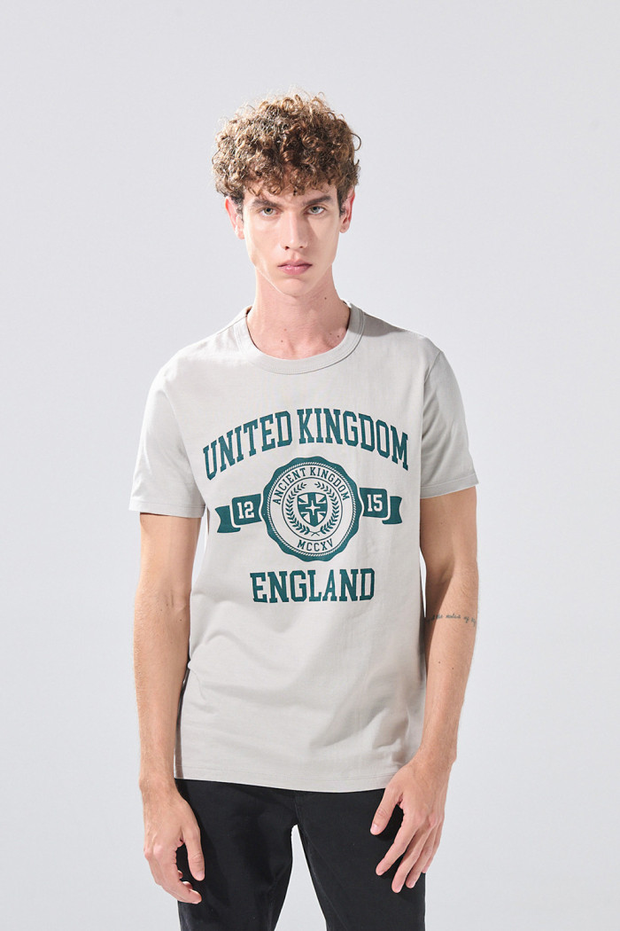 Camiseta en algodón college gris medio con manga corta
