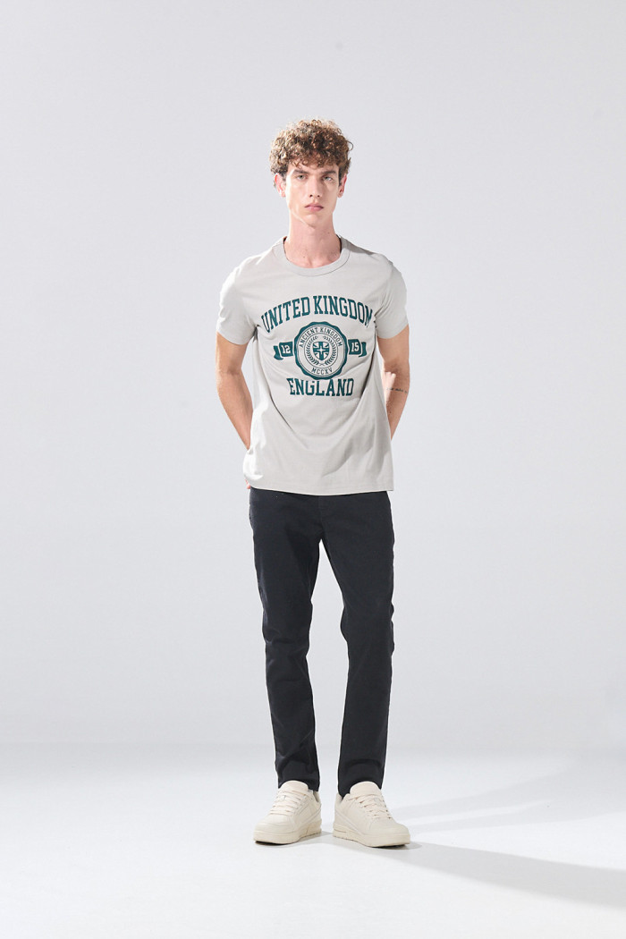 Camiseta en algodón college gris medio con manga corta
