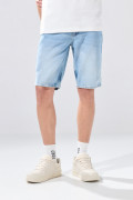 Bermuda infaltables slim de jean azul clara con tiro bajo
