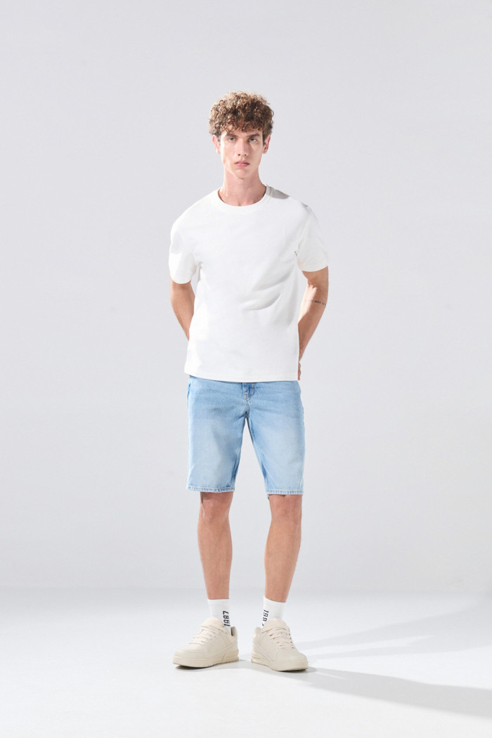 Bermuda infaltables slim de jean azul clara con tiro bajo
