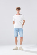 Bermuda infaltables slim de jean azul clara con tiro bajo
