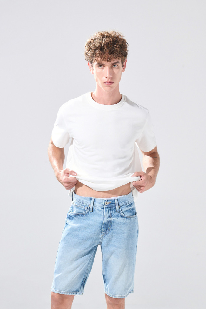 Bermuda infaltables slim de jean azul clara con tiro bajo
