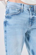 Bermuda infaltables slim de jean azul clara con tiro bajo
