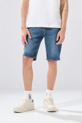 Bermuda slim infaltables de jean azul oscura con tiro bajo
